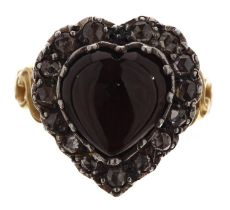 Attractive Victorian style 15ct heart shaped gold backed cluster ring, with a cabouchon garnet in