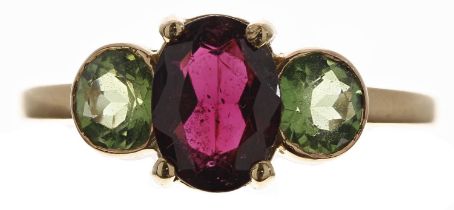 18ct yellow gold garnet and Tsavorite (green garnet) three stone ring, width 8mm, 4.1gm, ring size