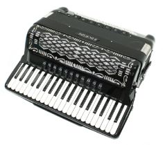 Good Professional Model Borsini PL 4117 MC one hundred and twenty bass accordion, with seven