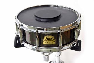 Pearl Signature Series Chad Smith Model snare drum, with Pearl snare stand