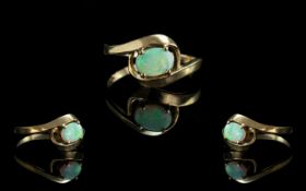 Ladies Attractive 9ct Gold Single Stone Opal Set Ring, full hallmark to shank,