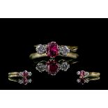 18ct Gold Attractive 3 Stone Ruby and Diamond Set Ring.