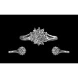 18ct White Gold Attractive Diamond Set Cluster Ring, flowerhead setting.