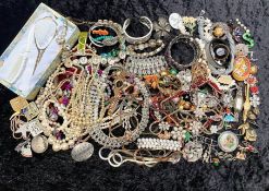 Large Box of Costume Jewellery, comprising pearls, beads, diamante, stone set, bracelets, rings,