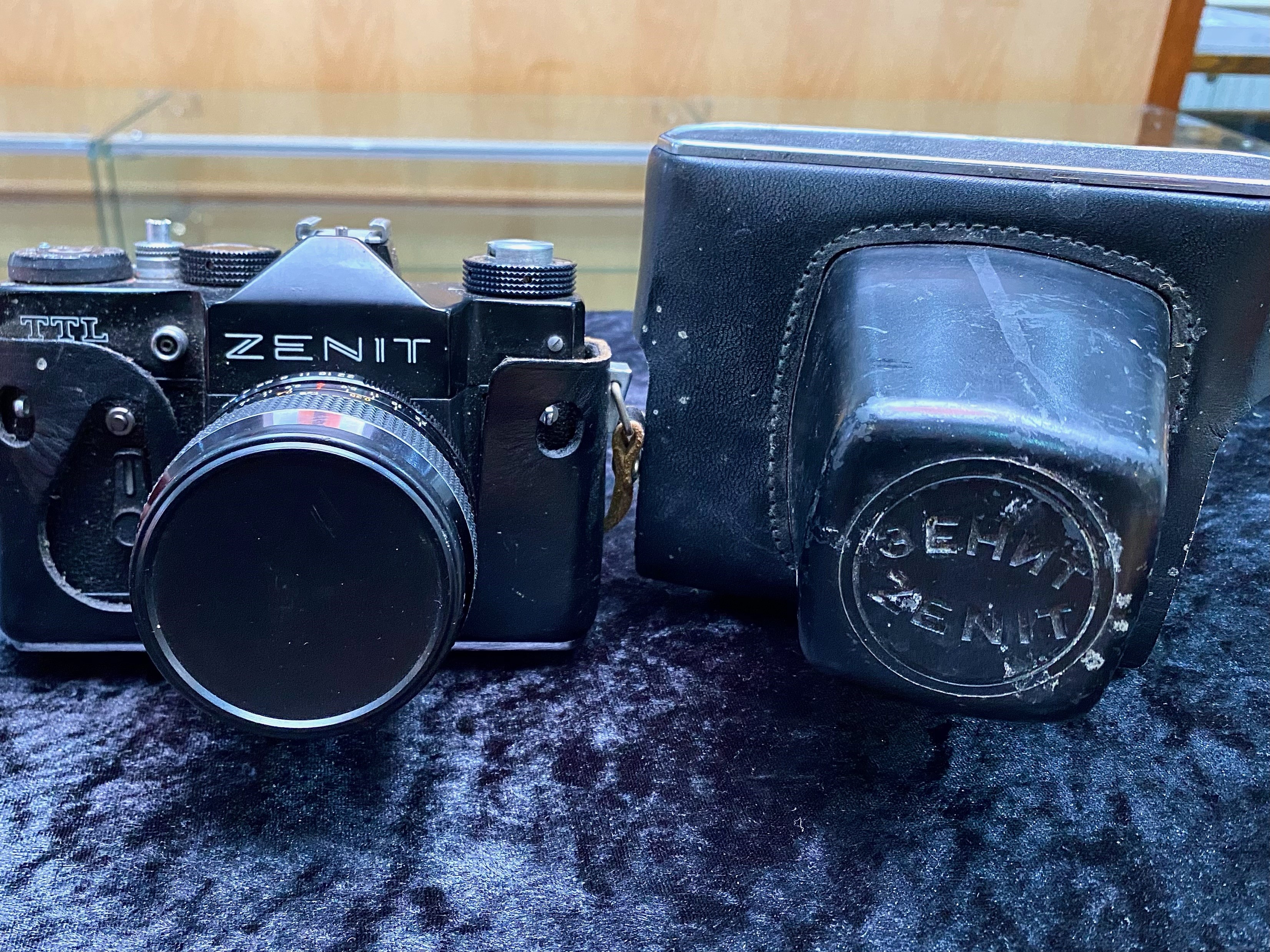 Vintage Zenit TTL Camera in leather case - Image 2 of 3