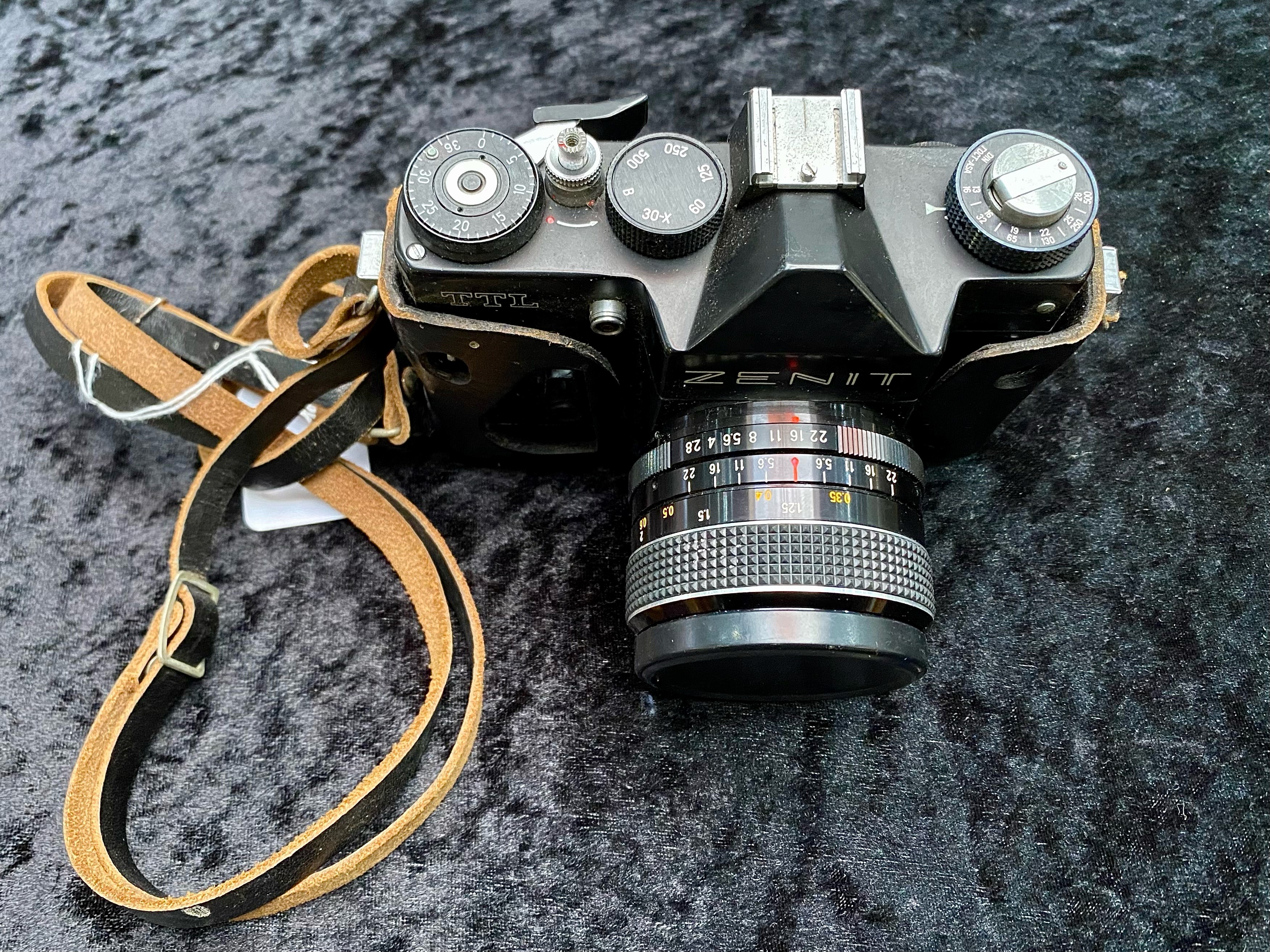 Vintage Zenit TTL Camera in leather case - Image 3 of 3