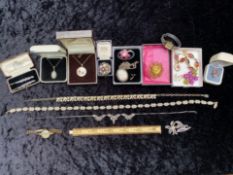 Collection of Quality Costume Jewellery, comprising a gold plated heavy bracelet, brooches,