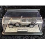 Franklin Mint 1925 Rolls-Royce Silver Ghost Die Cast Model, precision crafted in 1:24 scale,