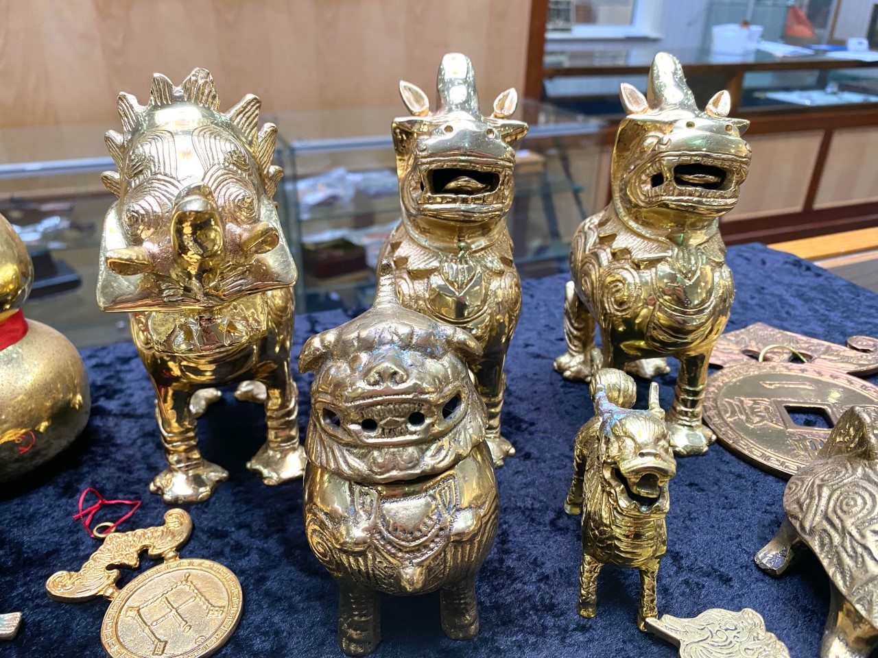 Quantity of Oriental Brass Items, including a pair of Foo Dogs, 6" tall, - Image 2 of 3