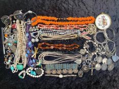 Large Collection of Quality Costume Jewellery, comprising bracelets, necklaces, pearls, beads,