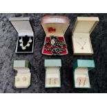 Small Collection of Jewellery,