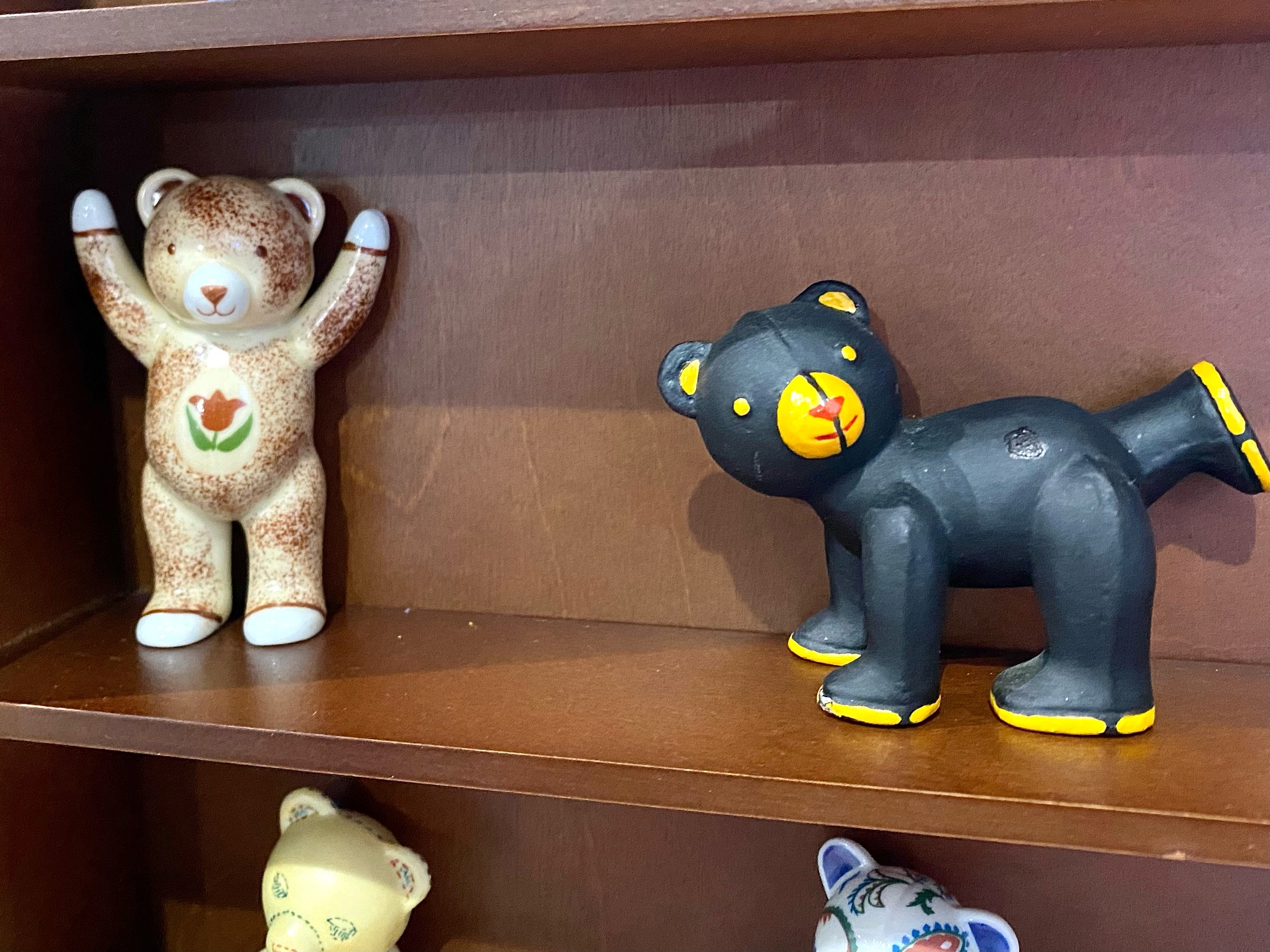 Collection of Small Ceramic & Metal Teddy Bears, complete with a wooden display rack. - Image 3 of 3