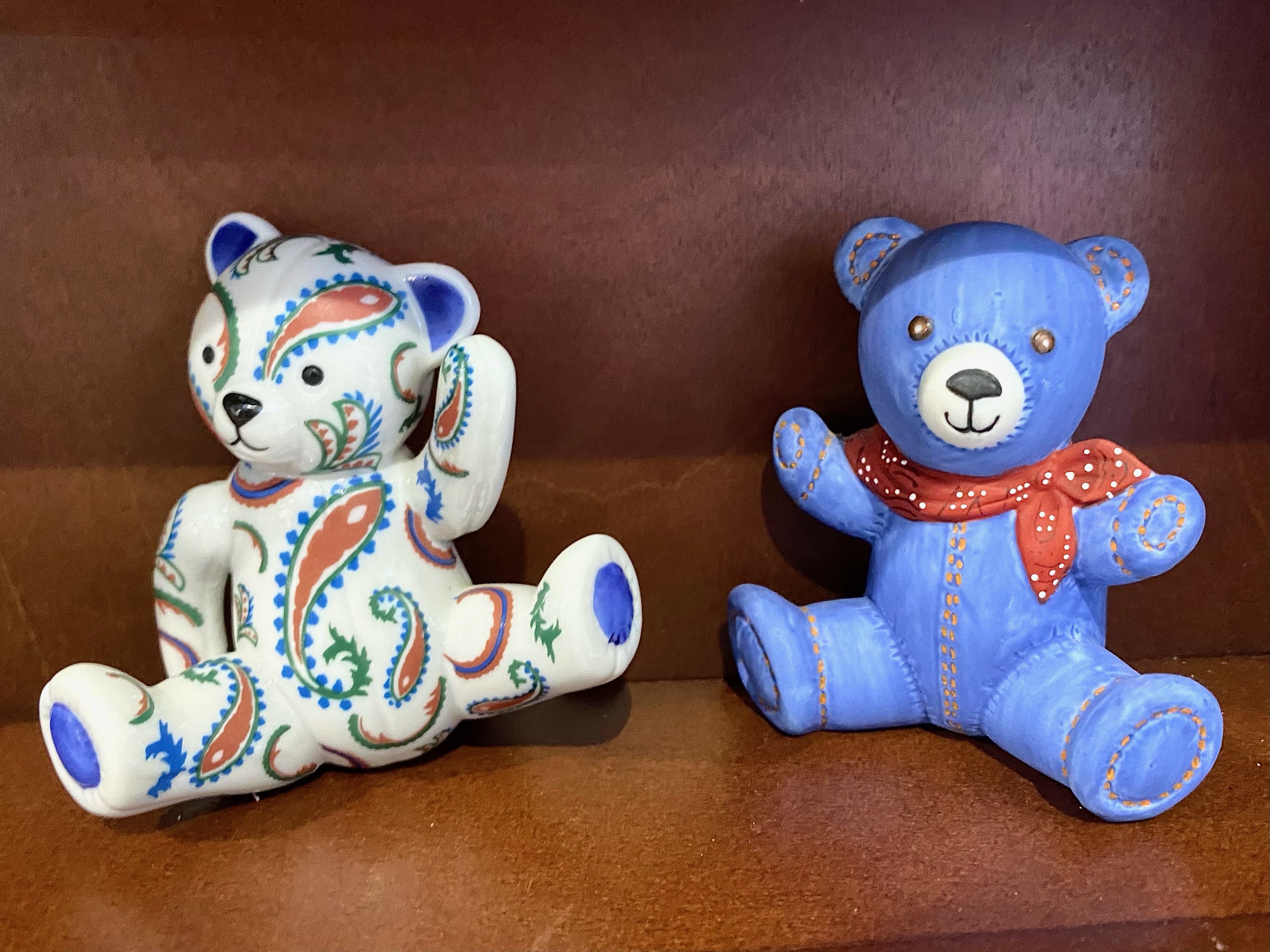 Collection of Small Ceramic & Metal Teddy Bears, complete with a wooden display rack. - Image 2 of 3