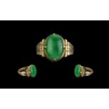 18ct Gold Single Stone Jade Set Ring, marked 18ct to shank,