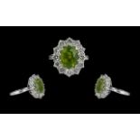 18ct White Gold - Superb Peridot and Diamond Set Cluster Ring ( Flower head ) Marked 18ct to