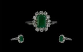 18ct Gold - Attractive Emerald and Diamond Set Cluster Ring, Flower head Setting.