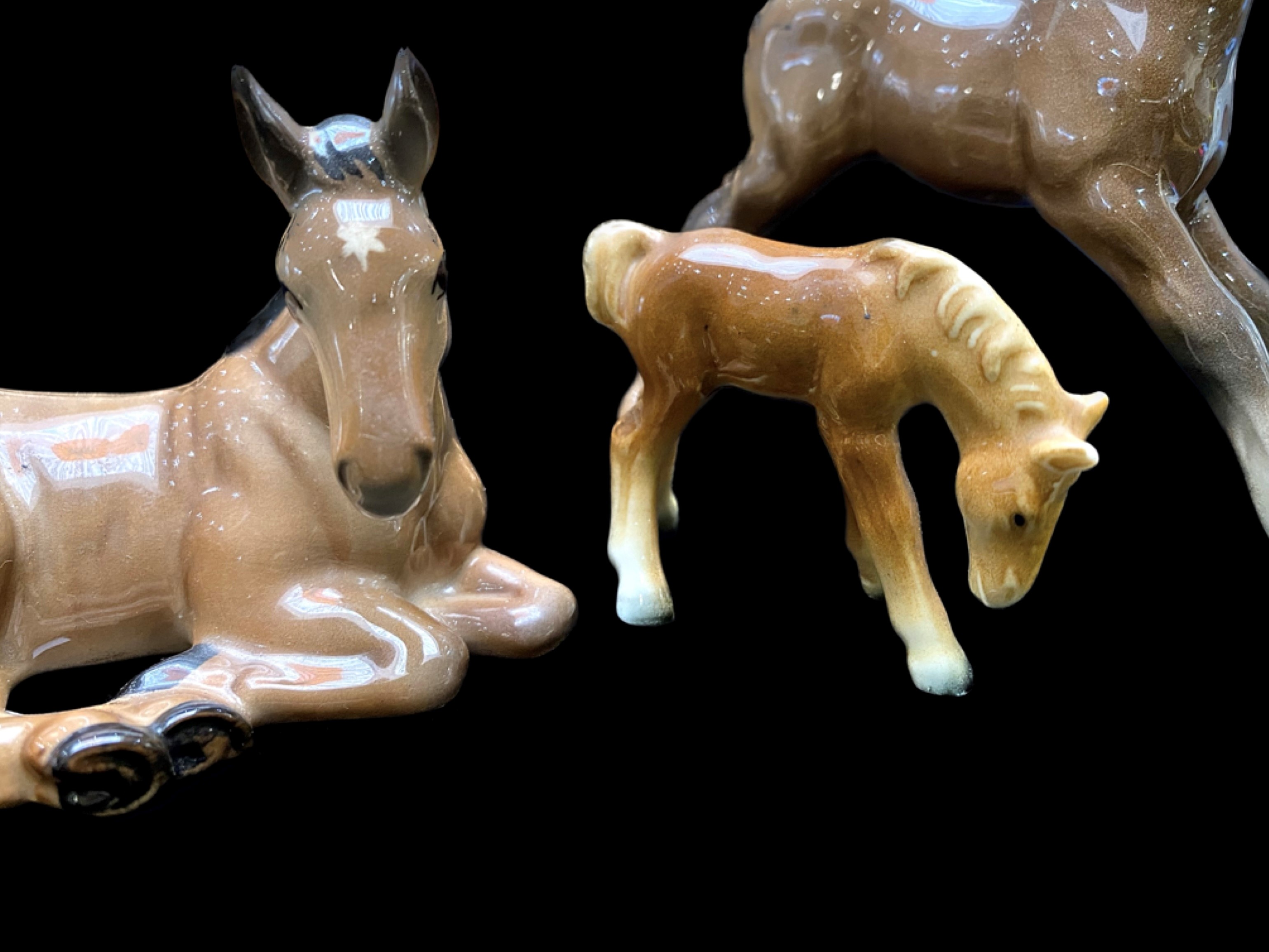 Beswick Horse Animal Figures (5) in total. To include a model of a Palomino foal lying down , number - Image 2 of 3