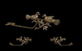 Ladies - Exquisite 9ct Gold Two Turtledoves Brooch.
