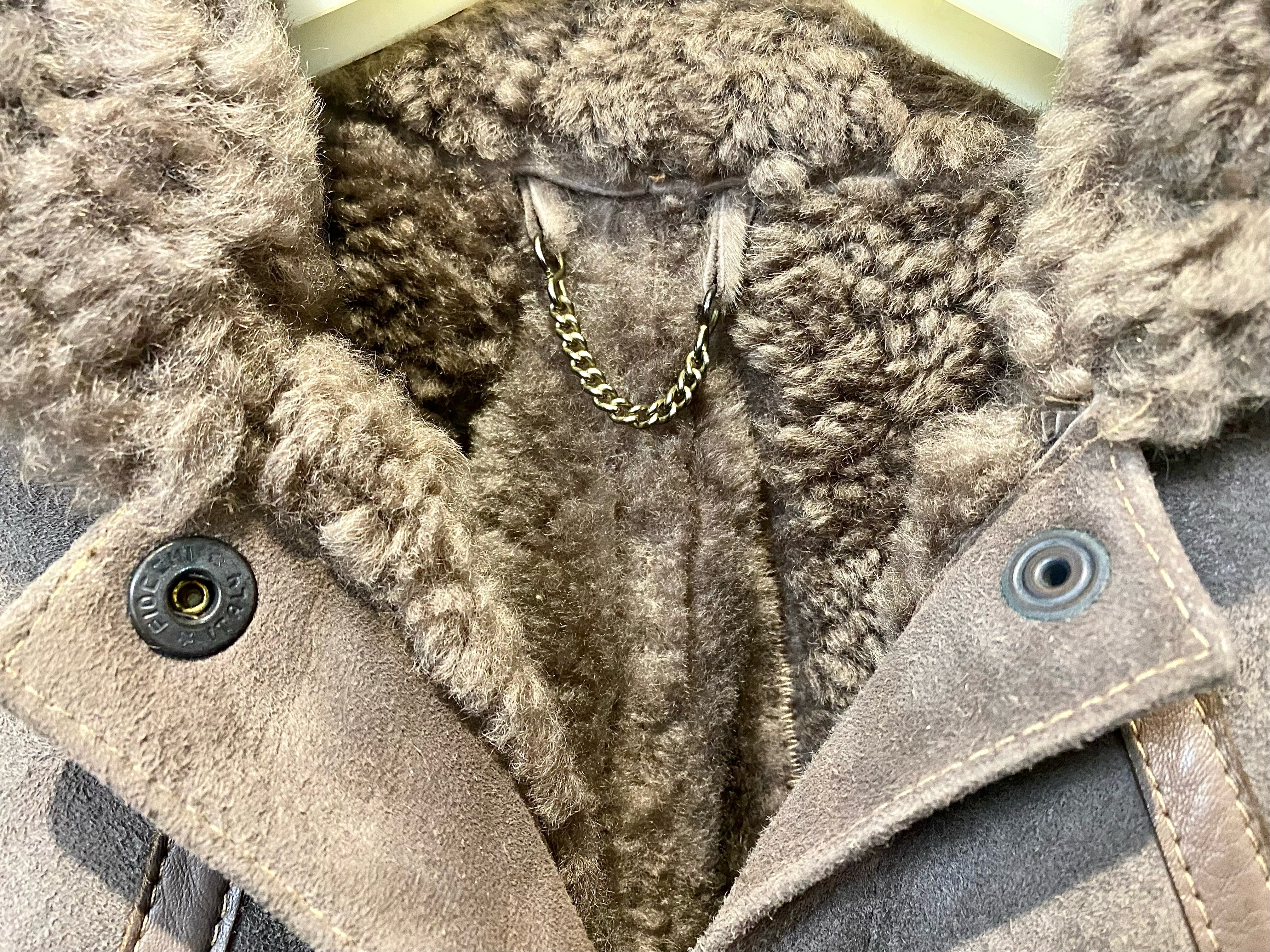 Ladies 3/4 Sheepskin Coat, Mink Colour, popper fastening, leather trims, two side pockets. - Image 2 of 3