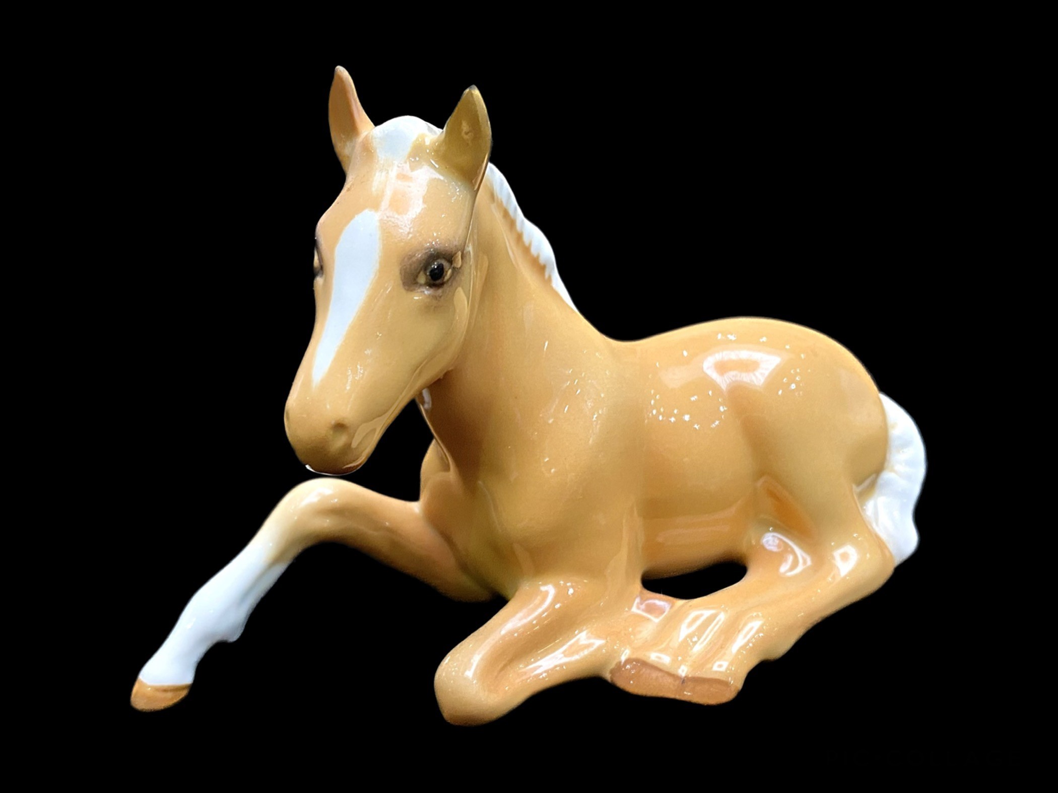 Beswick Horse Animal Figures (5) in total. To include a model of a Palomino foal lying down , number - Image 3 of 3