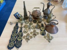 Collection of Brass & Copper Items, to include kettle, horn, bell, horse brasses, various pots, etc.