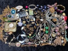 Large Collection of Quality Costume Jewellery, comprising a quantity of chains, bracelets, pendants,