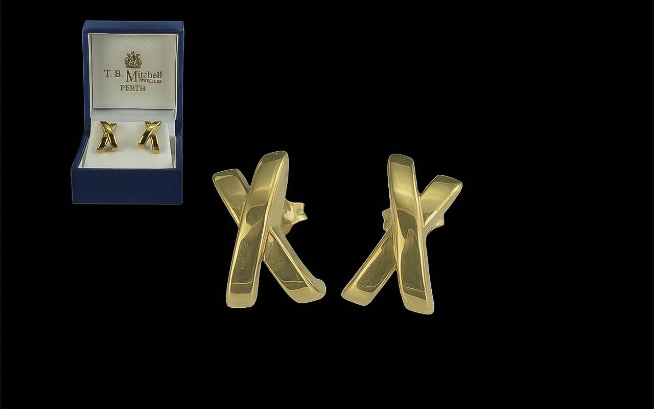 18ct Gold - Fine Pair of Earrings. X Cross Design. Full Hallmark for 18ct - 750. Weight 1,8 grams.