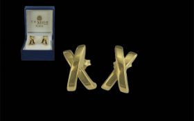 18ct Gold - Fine Pair of Earrings. X Cross Design. Full Hallmark for 18ct - 750. Weight 1,8 grams.
