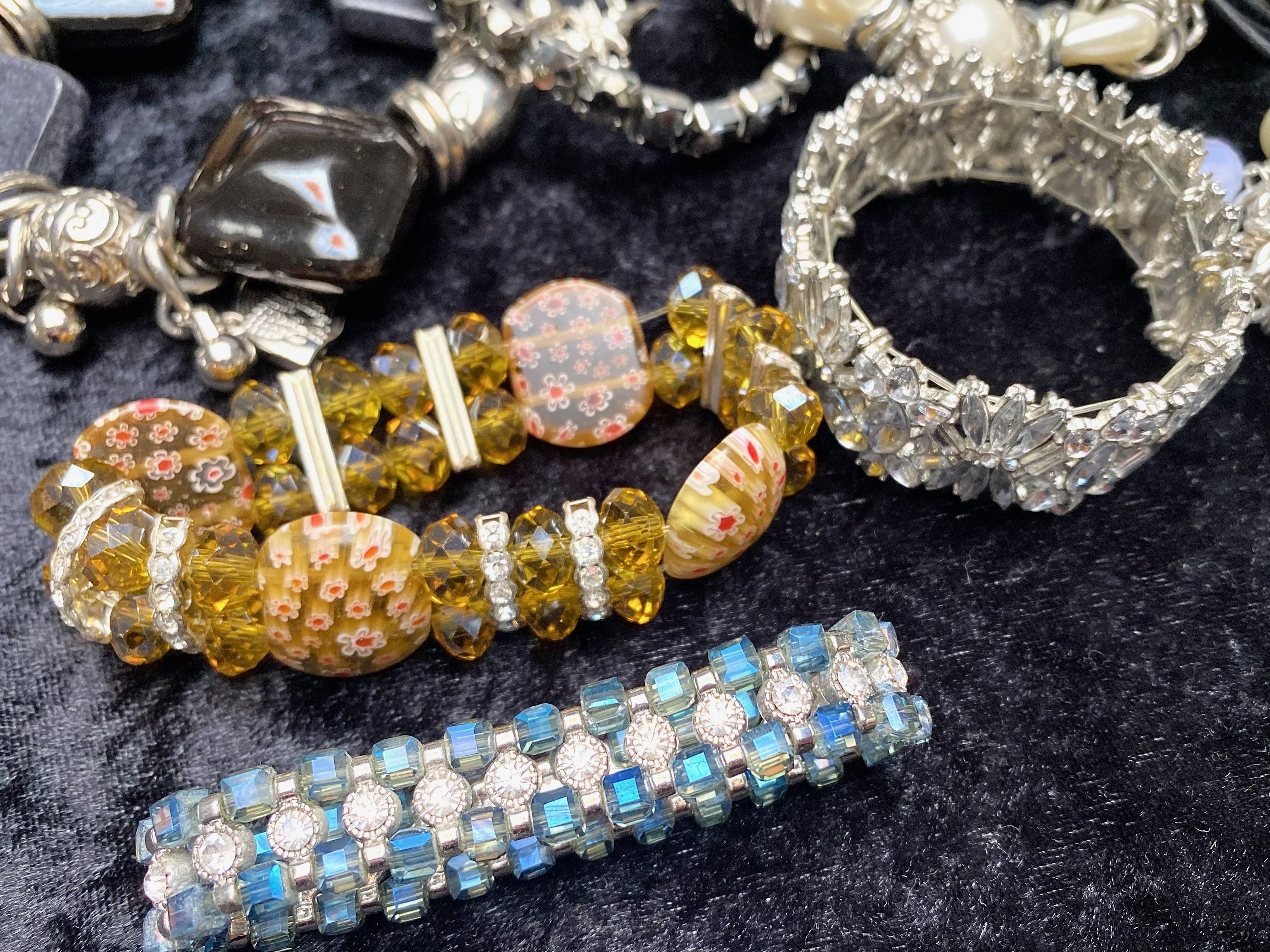 Large Collection of Bracelets & Bangles, comprising stone set bangles, crystal bead bracelet, - Image 5 of 5