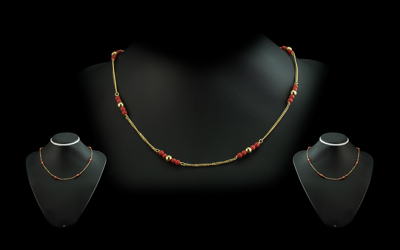 18ct Gold and Coral Necklace. Marked 18ct 750. Excellent Coloured Coral. Weight 5,8 grams.