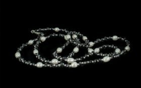 Ladies Pearl & Jet Necklace, approx. length 42".