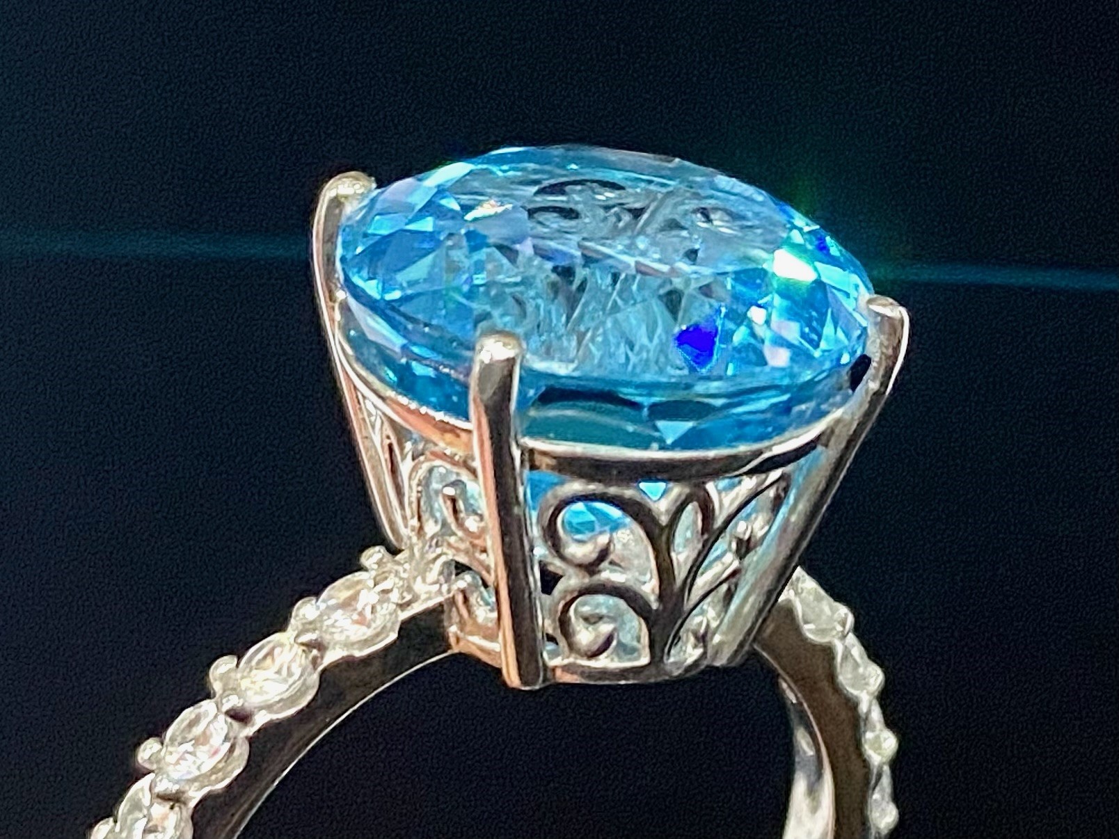 Swiss Blue Topaz Statement Ring, a 12.5ct round cut solitaire topaz of the rich, bright shade - Image 2 of 5