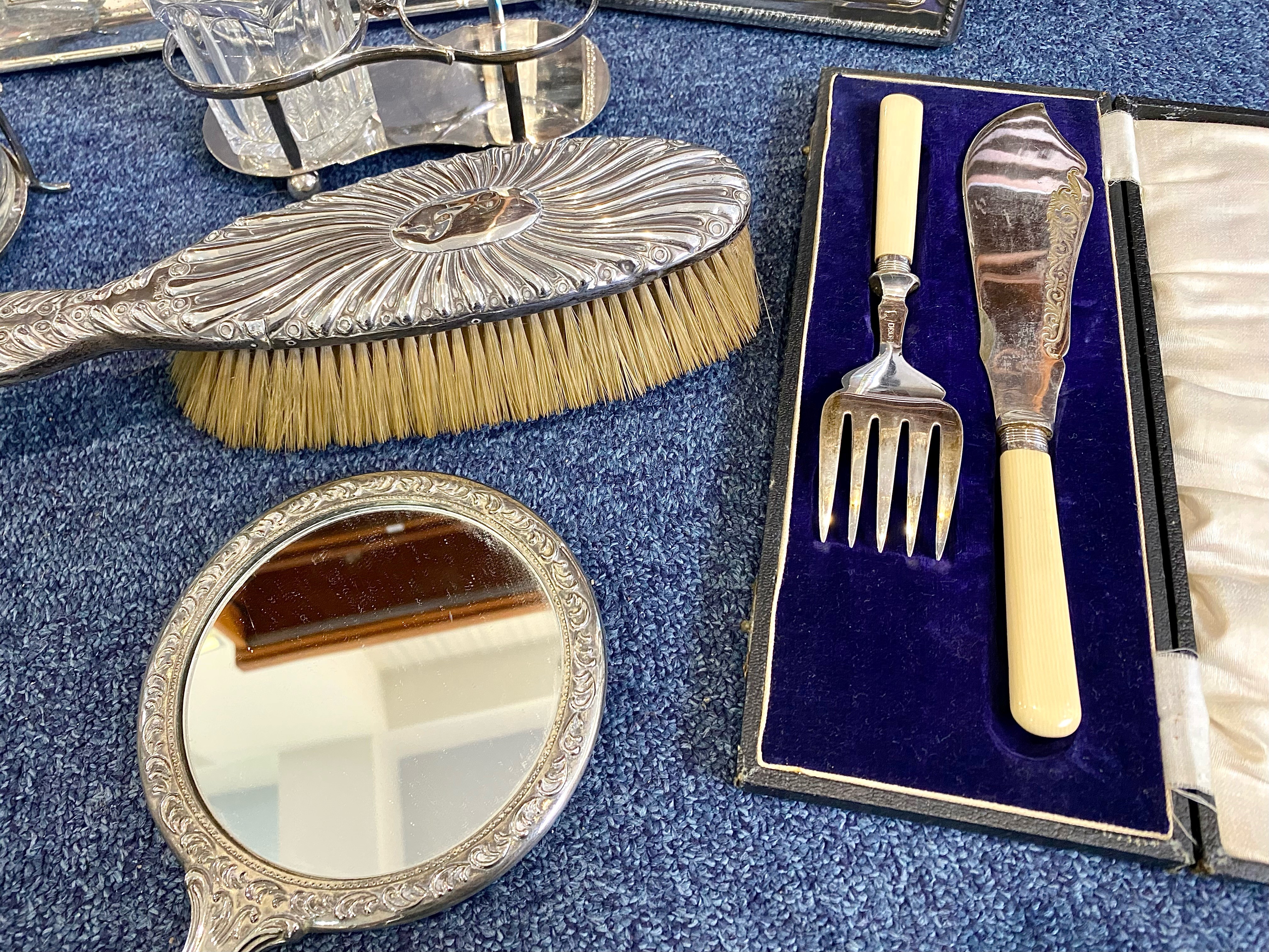Mixed Box to include silver plated fish knives and forks, two silver plated photo frames, - Image 3 of 3