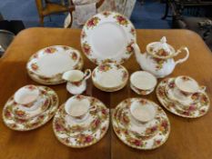 Royal Albert 'Old Country Roses' Set, comprising teapot, four tea cups, sugar bowl, milk jug,