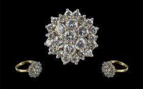 Ladies 18ct Gold Attractive Diamond Set Cluster Ring, flowerhead design.