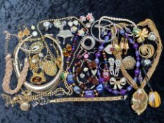 Large Collection of Quality Costume Jewellery, comprising a quantity of chains, bracelets, pendants,