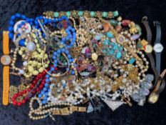 Good Collection of Costume Jewellery, comprising bracelets, brooches, pearls, beads, watches,
