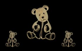9ct Gold Teddy Bear Brooch, fully hallmarked, measures 4 cm. Approx 6 grams.