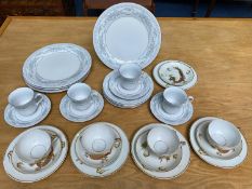 Crown Ming Fine China Set, comprising four cups, saucers, sides and dinner plates. Together with