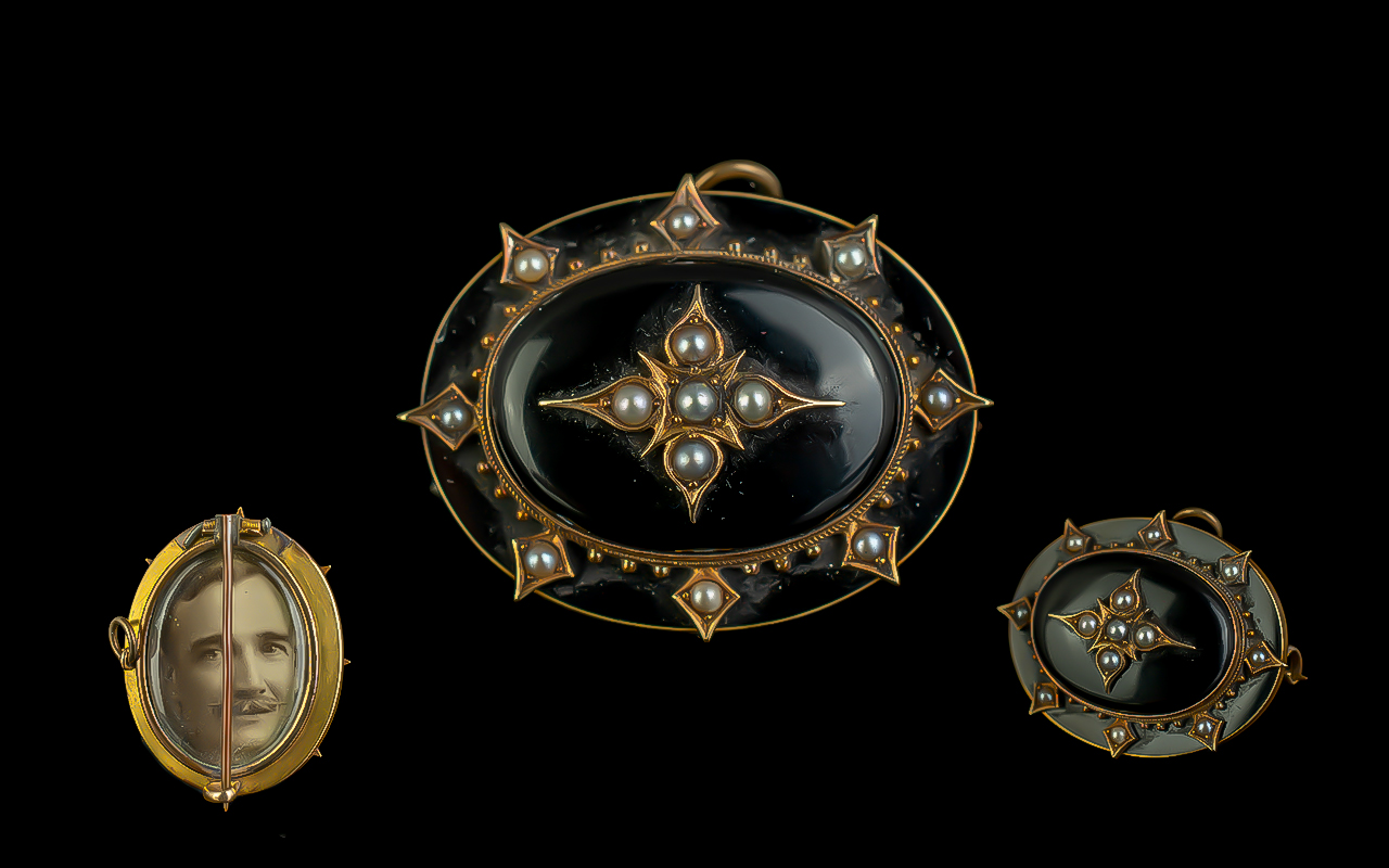 Antique Period - Good Quality 9ct Gold and Black Jet Enamel Mourning Brooch / Locket, Set with