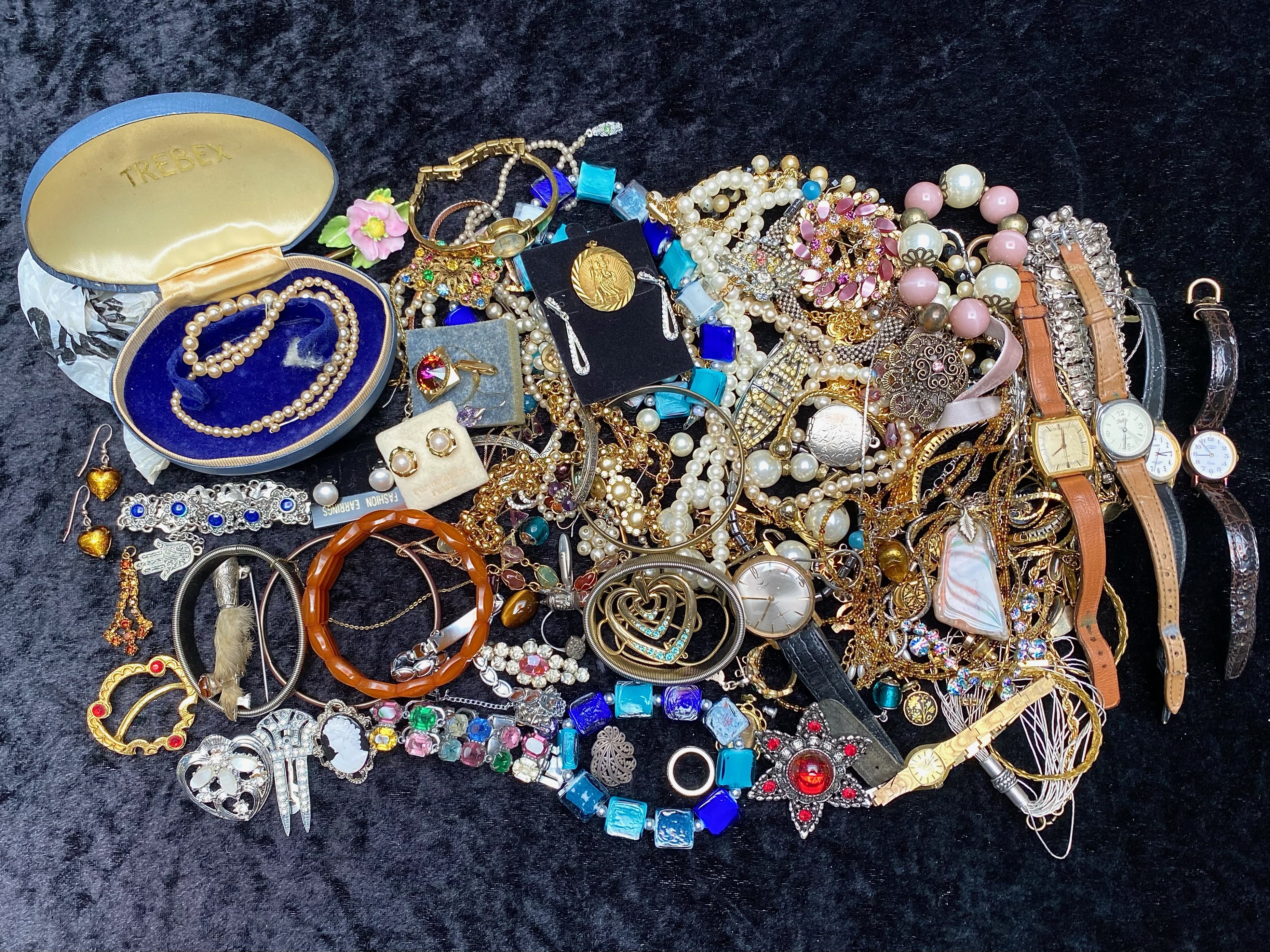 Collection of Vintage Costume Jewellery, comprising necklaces, pearls, beads, bracelets, watches,