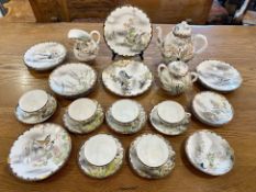 Box of Oriental Porcelain, comprising fine bone china Oriental tea set including tea pot, lidded