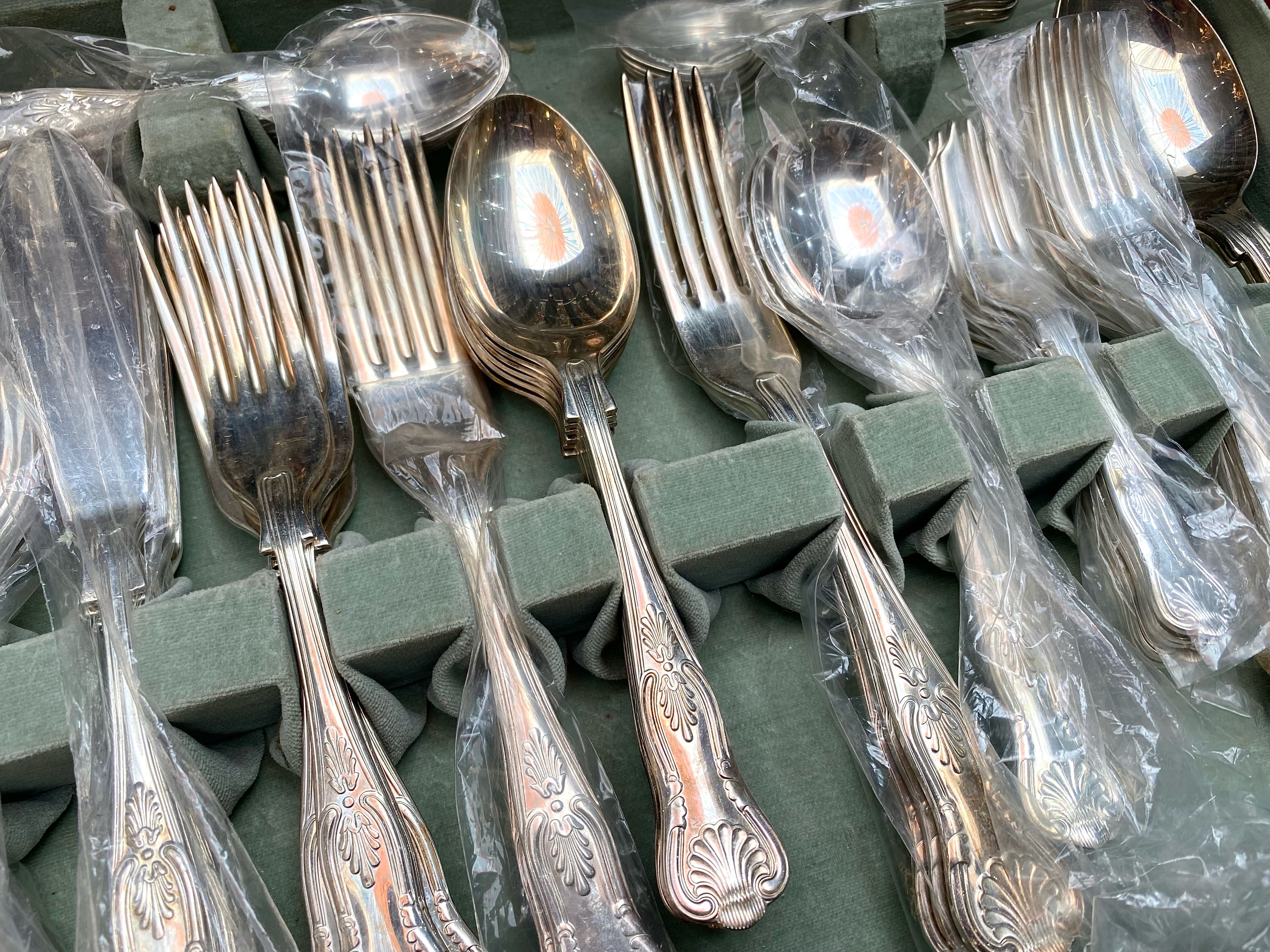 Canteen of Cutlery by Arthur Price of England, Silver Plated, King's Pattern, full set for six - Image 2 of 4