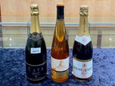 Drinker's Interest - Five Bottles of Wine and Liqueurs, comprising a bottle of Moscatel de
