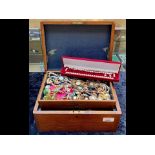 Box of Good Quality Costume Jewellery, housed in a wooden jewellery box, comprising vintage stone