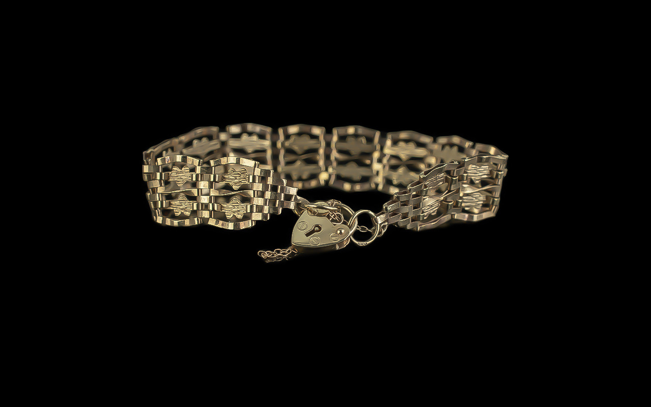 9ct Gold Gate Bracelet, with a heart shaped locket and safety chain. Fully hallmarked, weight