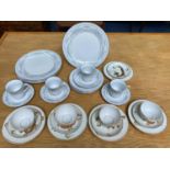 Crown Ming Fine China Set, comprising four cups, saucers, sides and dinner plates. Together with