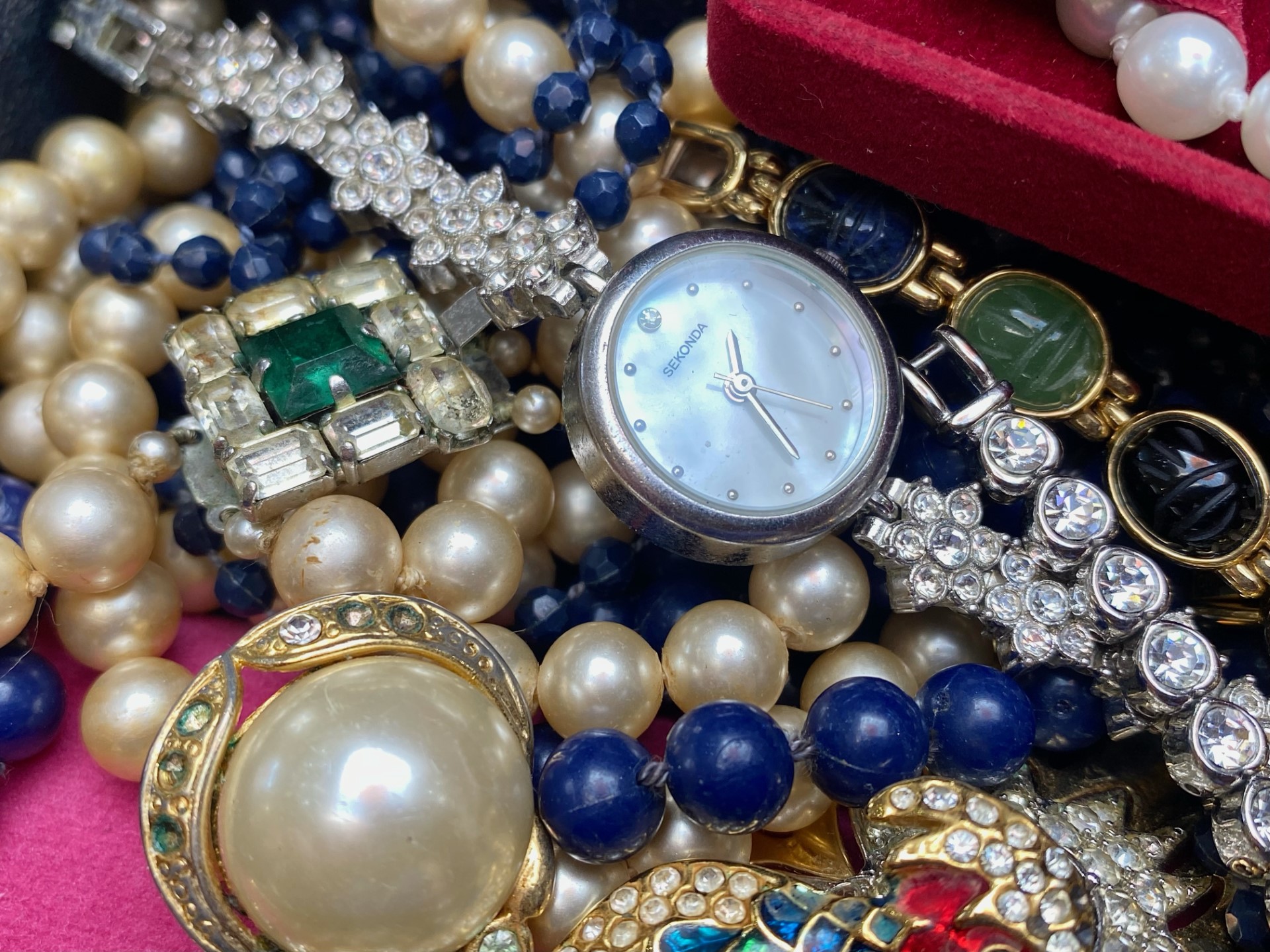 Box of Good Quality Costume Jewellery, housed in a wooden jewellery box, comprising vintage stone - Image 3 of 3