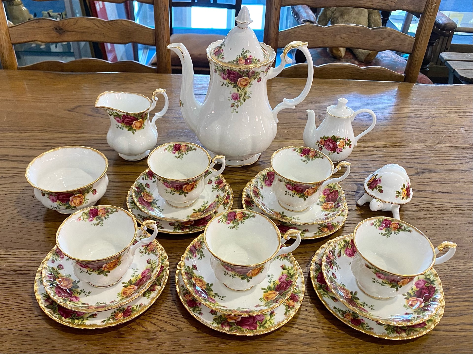 Royal Albert Old Country Roses Teaset comprising teapot, 6 cups, saucers and side plates,