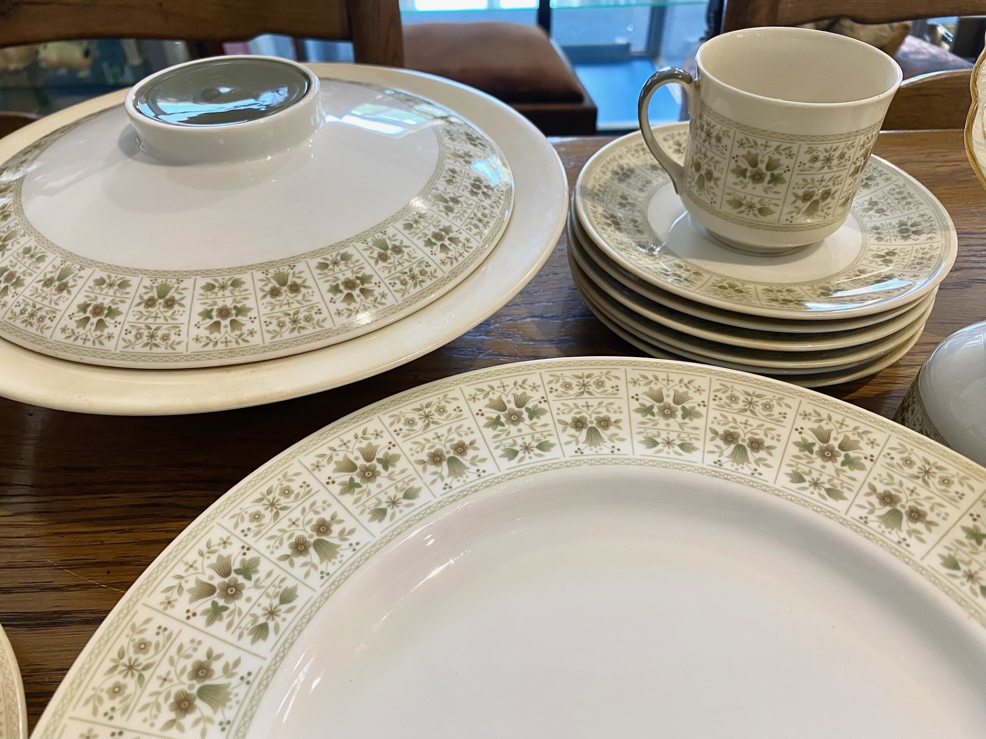Royal Doulton 'Samarra' Dinner Service, comprising 6 dinner plates, 6 salad plates, six cups, - Image 3 of 4